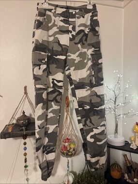 Missguided Women's Camouflage Cargo Pants — Black & Gray Camo